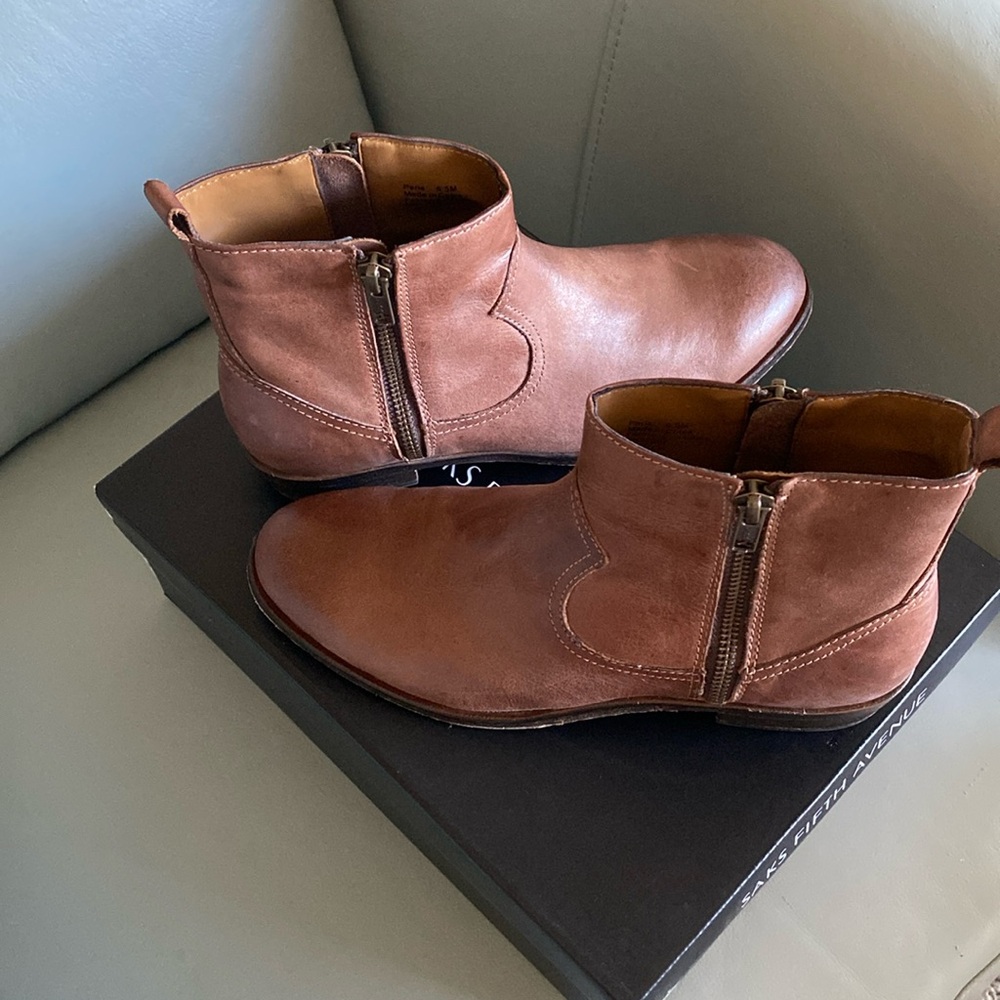 Saks Fitth Avenue boots